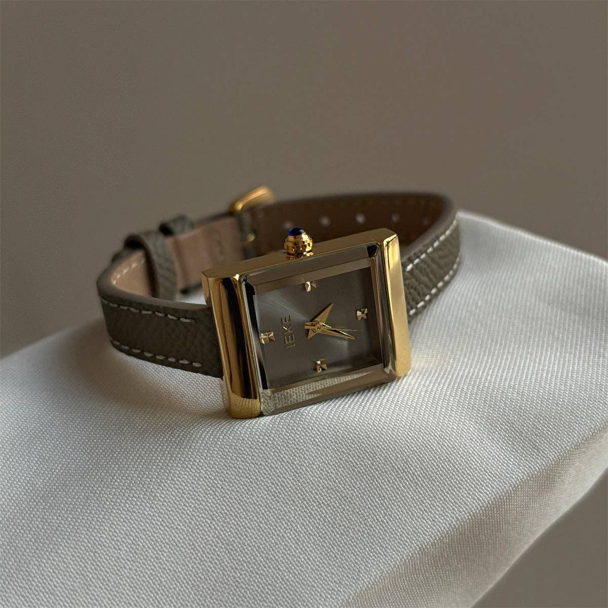 Minimalist Small Dial Leather Strap Quartz Watch
