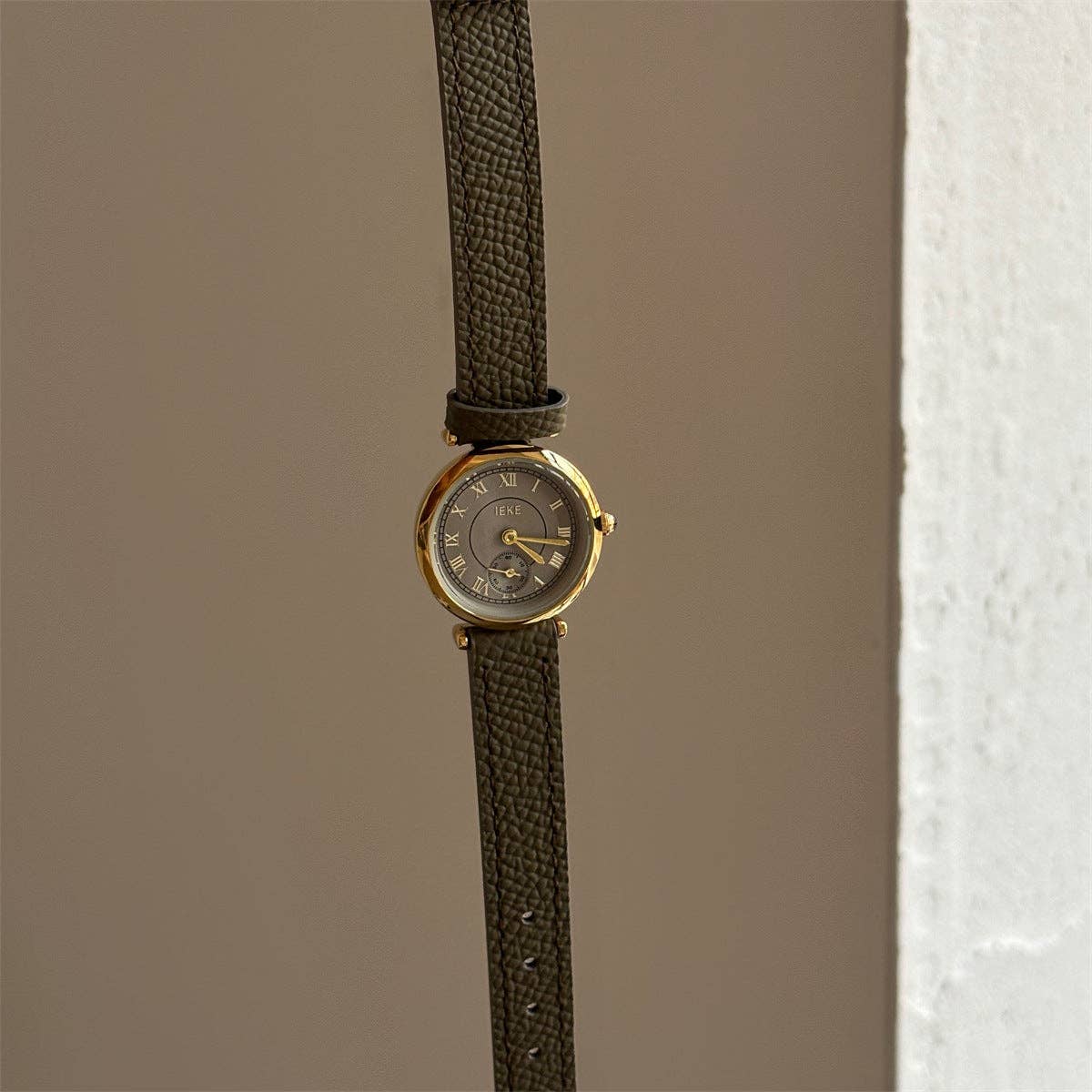 Minimalist Small Dial Leather Strap Quartz Watch