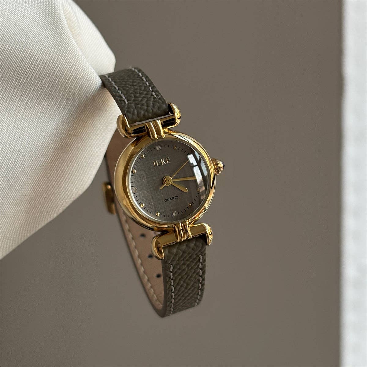 Minimalist Small Dial Leather Strap Quartz Watch