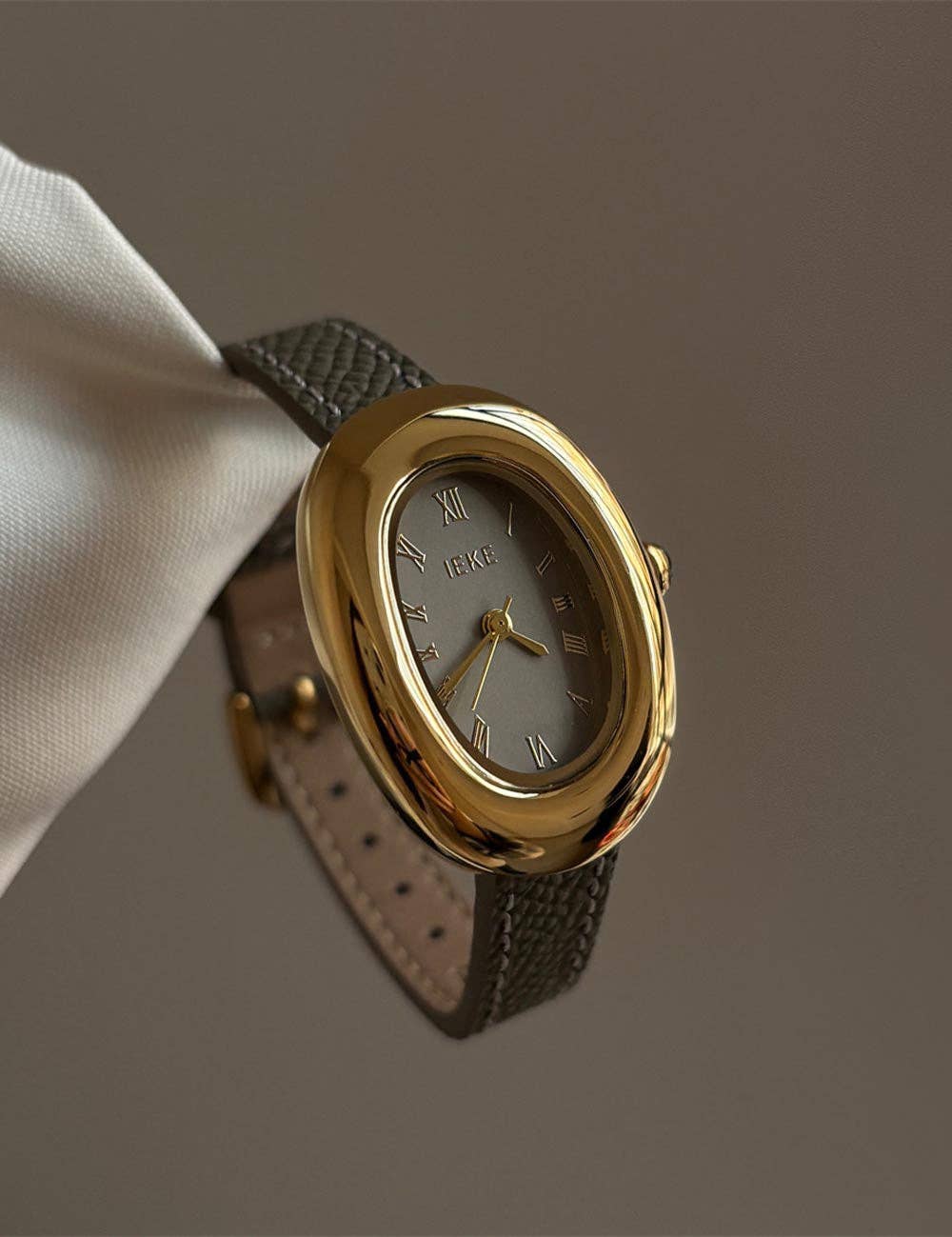 Minimalist Small Dial Leather Strap Quartz Watch