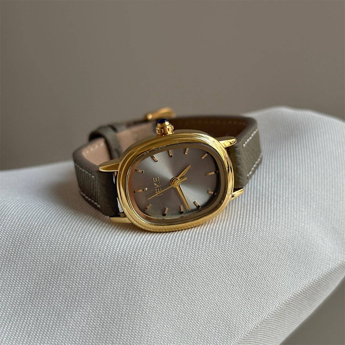 Minimalist Small Dial Leather Strap Quartz Watch